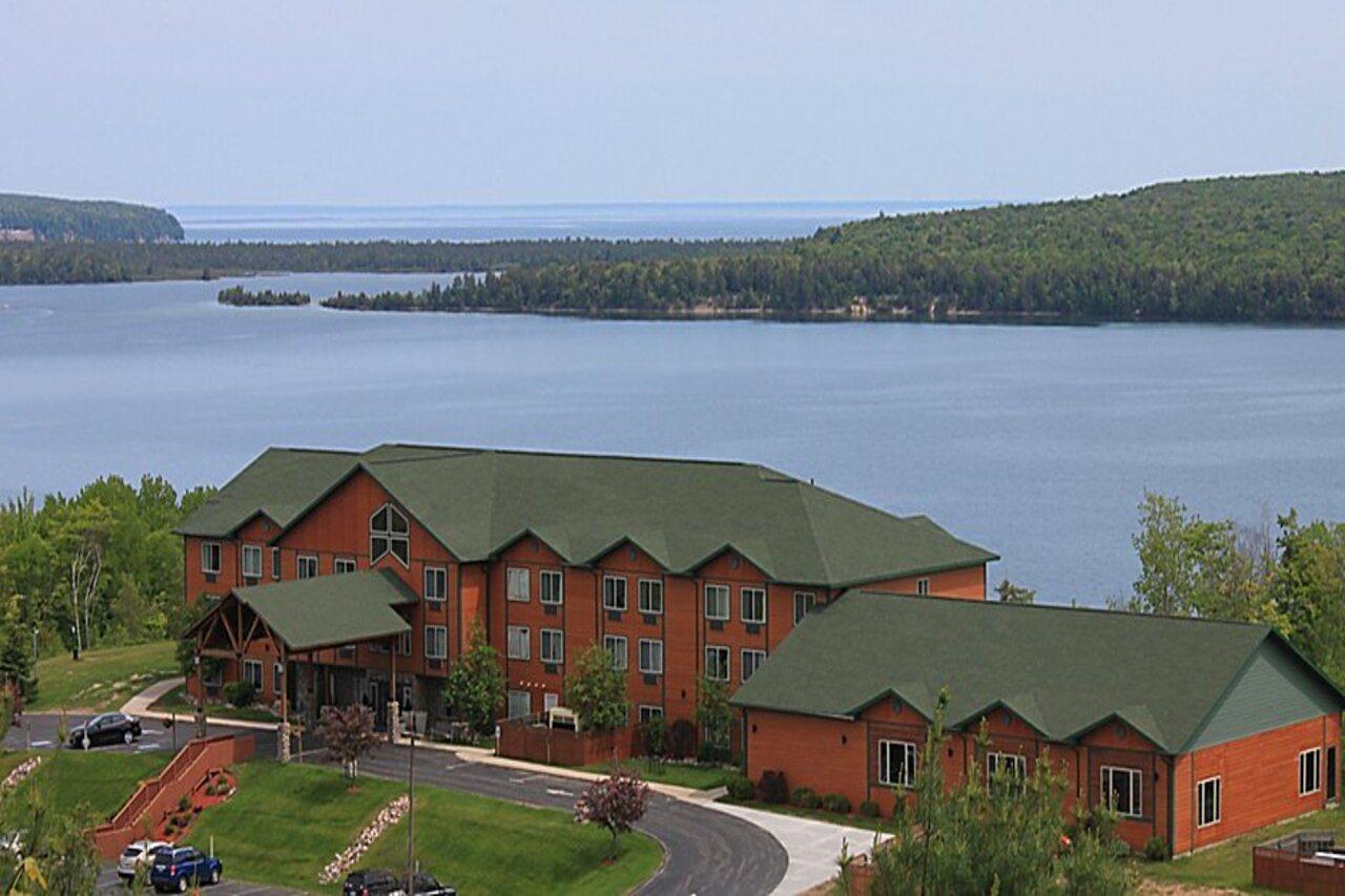 Holiday Inn Express Munising-Lakeview, An Ihg Hotel Dış mekan fotoğraf