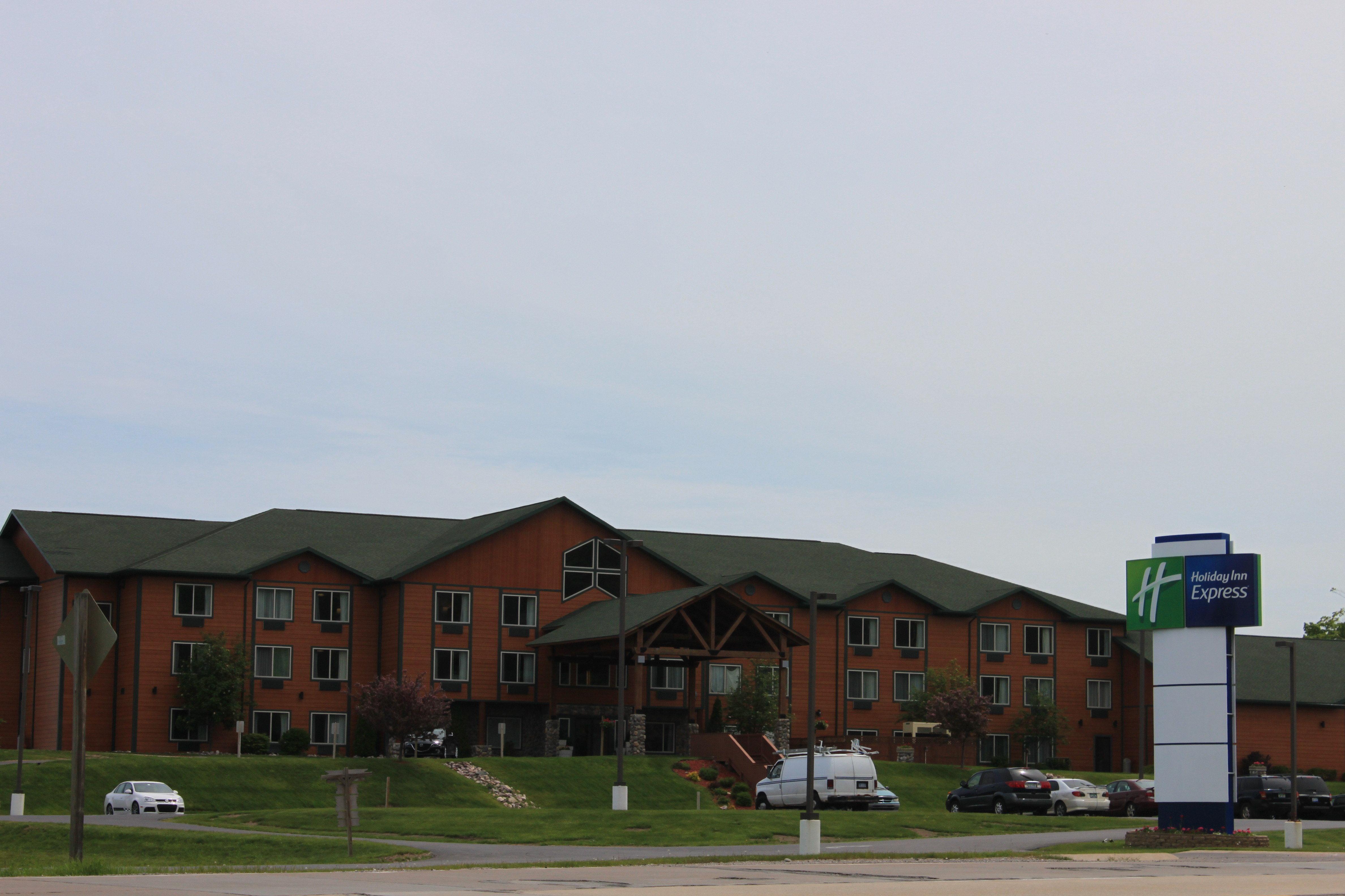 Holiday Inn Express Munising-Lakeview, An Ihg Hotel Dış mekan fotoğraf